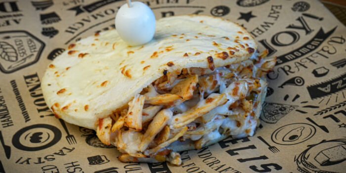 AREPA CON POLLO