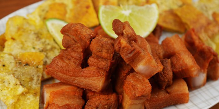CHICHARRÓN CON AREPA