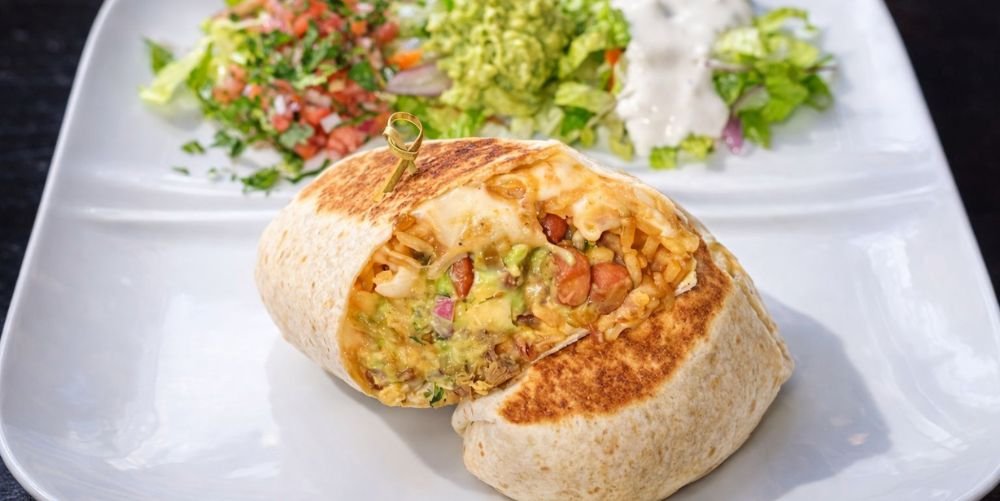 Burrito Delicioso burrito relleno a tu elección de carne, pollo o mixto
